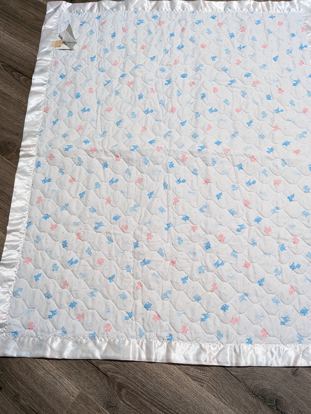 Baby Quilted Satin-Trim Blanket in White with Blue & Pink Accents. Vintage. EUC.